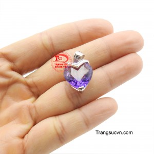 Đây là lựa chọn hoàn hảo để thể hiện tình yêu sâu sắc và gu thẩm mỹ tinh tế.