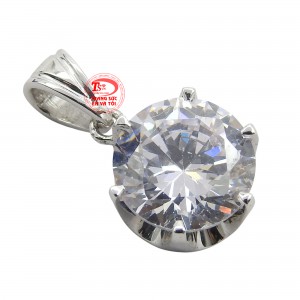 Đây là món trang sức cơ bản, không bao giờ lỗi mốt, dễ dàng kết hợp với mọi kiểu dây chuyền và trang phục.