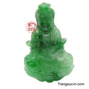 Mặt Phật bà Jadeit an yên được chế tác từ Ngọc Jadeite thiên nhiên, nổi bật với màu xanh lục bảo rực rỡ và những vân đá tự nhiên.