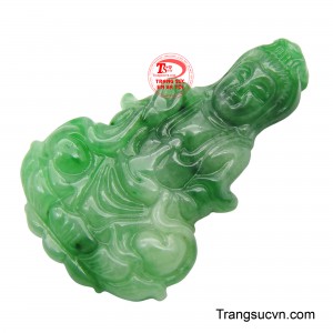 Món trang sức này không chỉ là một biểu tượng đẹp của nghệ thuật điêu khắc mà còn là vật phẩm giúp người đeo nuôi dưỡng tâm hồn thiện lành, gieo trồng những hạt giống bình an và tìm về sự thảnh thơi trong tâm hồn. 