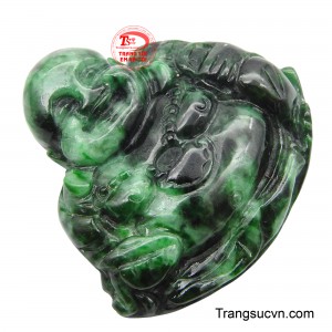 Món trang sức này không chỉ tôn vinh vẻ đẹp của ngọc quý mà còn là lời nhắc nhở về việc giữ tâm hồn rộng mở và tinh thần thư thái giữa dòng đời.