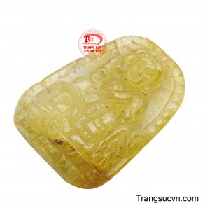 Đeo mặt Phật Thạch Anh Tóc Vàng giúp người sở hữu cảm nhận được sự sáng suốt, bình tâm và thịnh vượng về tinh thần.