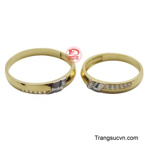 Bên cạnh đó, nhẫn cưới còn là lời nhắc nhở về sự nhẫn nại, kiên trì và là cách để khẳng định chủ quyền của cặp đôi với những người xung quanh.