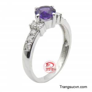 Nhẫn nữ thạch anh tím vàng 14K là một sự lựa chọn tinh tế, toát lên vẻ đẹp duyên dáng và quý phái. 