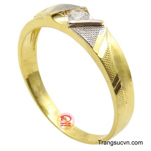 Với thiết kế đai nhẫn vừa ôm trọn ngón tay của người đeo giúp mang lại cảm giác thoải mái khi đeo.