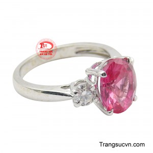 Đây là món trang sức hoàn hảo để làm nổi bật vẻ đẹp nữ tính và phong thái đẳng cấp của người đeo.