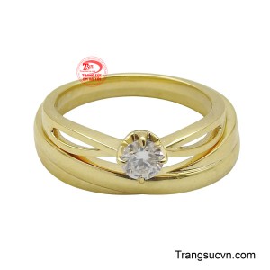 Việc đeo nhẫn cưới là dấu hiệu công khai về mối quan hệ hôn nhân hợp pháp, thể hiện sự gắn bó và thuộc về nhau của cặp đôi.