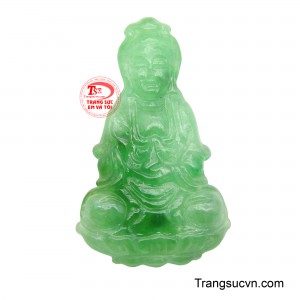 Phật quan âm ngọc thiên nhiên lục với màu xanh thuần khiết, rạng rỡ của ngọc là biểu tượng của sinh khí và sự trường thọ trong văn hóa Á Đông. 