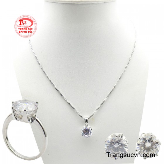 Bộ trang sức vàng trắng cuốn hút