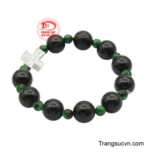 Chúng nối liền nhau theo nhịp điệu chuỗi mân côi, như một dòng năng lượng liên tục lan tỏa sự an yên.