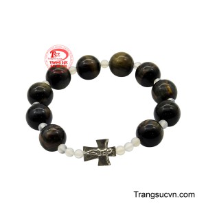 Chuỗi mân côi này không chỉ là một món trang sức mà còn là một lá bùa hộ mệnh, giúp bạn vững vàng trên con đường công danh, sự nghiệp và cuộc sống bình an.