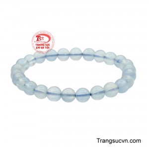 Thiết kế nhỏ nhắn của chuỗi tay khiến từng hạt Aquamarine trở nên tinh tế, mềm mại, như những điểm nhấn nhẹ nhàng trên cổ tay, mang đến cảm giác gọn gàng, hiện đại nhưng vẫn đầy sang trọng. 