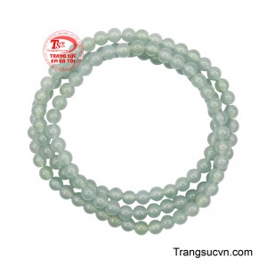 Chuỗi Tay Lam Ngọc Tụ Khí khoác lên mình sắc xanh dịu mát như hơi thở của buổi sớm đầu hè tinh khôi, nhẹ lành và đầy cảm giác an yên. 