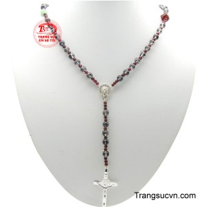 Chuỗi tràng hạt thạch anh thiên nhiên là sự kết hợp uy nghiêm giữa vật phẩm tâm linh và năng lượng mạnh mẽ của đá quý. 