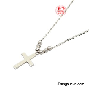 Đây không chỉ là một món trang sức làm đẹp mà còn là một vật phẩm tâm linh, mang đến cảm giác bình an, che chở và may mắn cho người đeo.