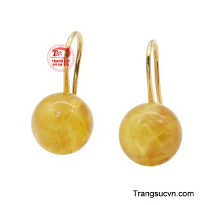 Hoa tai thạch anh tinh tế là sự lựa chọn hoàn hảo để thêm nét ấm áp và rạng ngời cho phong cách của bạn.