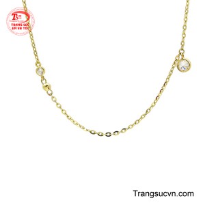 Hãy để ánh sáng của chiếc lắc chân này khiêu vũ cùng mỗi bước chân của bạn, thu hút mọi ánh nhìn với sự thời thượng và tinh tế không ngờ.