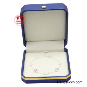 Sản phẩm được giao hàng toàn quốc.