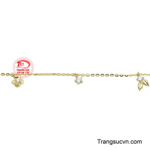 Đây là món trang sức hoàn hảo để làm quà tặng, thể hiện sự quan tâm và tôn vinh vẻ đẹp thanh thoát của người phụ nữ.