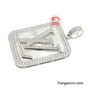 Đây là món trang sức hoàn hảo để khẳng định vị thế và cá tính độc đáo, thu hút mọi ánh nhìn.