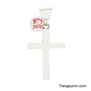 Mặt dây thánh giá bảo hộ đức tin dưới bàn tay của người nghệ nhân, mặt dây thánh giá vàng trắng trở thành biểu tượng thiêng liêng của đức tin và sự che chở.