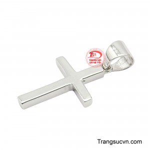 Ánh kim lấp lánh tinh khiết tựa ánh sáng từ cõi thiêng, tôn vinh từng đường nét thanh thoát, trang nhã mà đầy uy nghiêm.