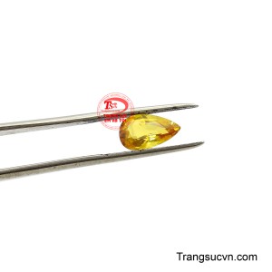 Trong phong thủy viên sapphire vàng là biểu tượng của sự giàu sang, thịnh vượng, trí tuệ.