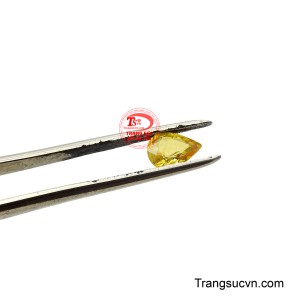 Với kích thước và độ lấp lánh lý tưởng, viên đá này thường được đính làm trung tâm trong các mẫu nhẫn cao cấp hoặc mặt dây chuyền nhằm thu hút mọi ánh nhìn.