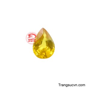 Viên sapphire vàng sang trọng cuốn hút mọi ánh nhìn bằng sắc vàng óng ánh và màu hổ phách đậm, toát lên vẻ sang trọng và quý phái tuyệt đối.