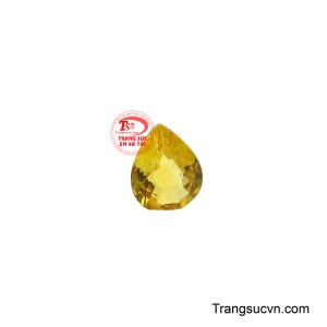 Viên sapphire vàng trẻ trung nổi bật với sắc vàng tươi sáng, mang lại cảm giác trẻ trung và đầy sức sống, khác biệt hoàn toàn so với những sắc thái trầm lắng khác. 
