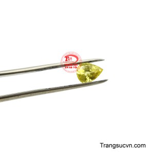 Màu vàng tươi tắn của viên đá tượng trưng cho sự giàu sang và thịnh vượng, mang lại vượng khí.