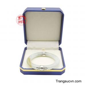 Sản phẩm được giao hàng toàn quốc.