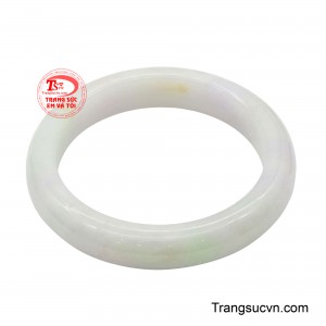 Tông màu tím thanh nhã pha ánh lam nhẹ tạo nên cảm giác mượt mà, sâu lắng, vừa quyến rũ lại vừa thanh khiết. 