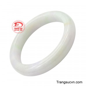 Sự chuyển sắc tinh tế ấy khiến chiếc vòng không chỉ đẹp ở bề ngoài, mà còn toát lên chiều sâu và phong thái riêng biệt.