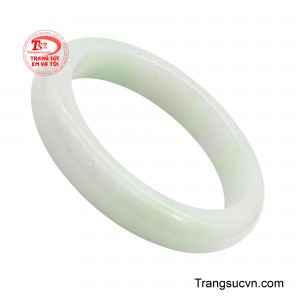 Những đường vân thanh thoát uốn lượn như hơi nước trong trẻo sáng sớm, mềm mại nhưng đầy thần thái