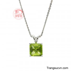 Sự kết hợp hài hòa giữa vàng trắng sáng lạnh và ánh xanh mềm mại tạo nên một tổng thể trang nhã