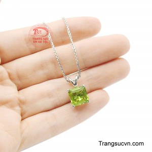 Khiến người đeo luôn cảm thấy được trân trọng như đang khoác lên mình một nét đẹp chỉ dành riêng cho họ.