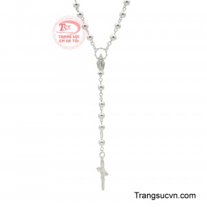 Hình ảnh Đức Mẹ hiện diện với nét dịu hiền và bao dung, mang đến tình yêu vô điều kiện, sự chở che âm thầm và niềm an ủi dành cho con người trong những lúc yếu lòng.