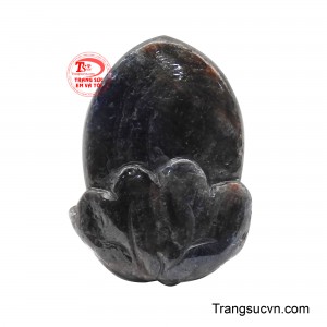 Mà như một luồng sáng lặng lẽ gìn giữ con người giữa dòng chảy không ngừng của cuộc sống.