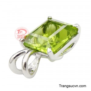 Kiểu giác cắt bậc thang song song, tạo cảm giác thanh lịch, cổ điển xếp lớp tạo nên hiệu ứng hút ánh sáng đặc trưng, dẫn ánh nhìn vào tâm đá một cách chậm rãi và cuốn hút. 