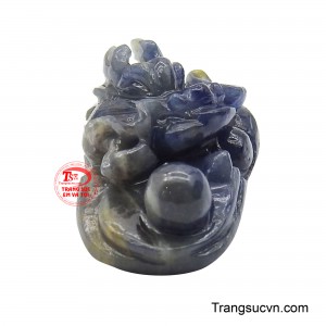 Những đường chạm dứt khoát, mạch lạc nhưng thể hiện khí chất của linh vật đứng giữa trời đất với vai trò trấn giữ và dẫn khí.