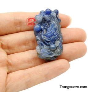 Sở hữu mặt dây rồng này giúp chủ nhân vượt qua mọi trở ngại, thăng tiến vượt bậc trong sự nghiệp và cuộc sống, mang lại thời vận mới đầy hưng thịnh và vinh quang.