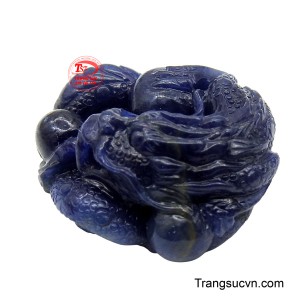 Đây không chỉ là món trang sức lộng lẫy mà còn là bảo vật trấn giữ khí trường.