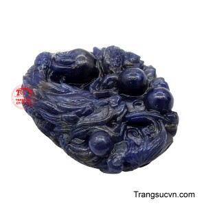 Khi đeo lên người, Lam Long không chỉ là điểm nhấn trang sức sang trọng, mà còn như một bùa hộ mệnh.