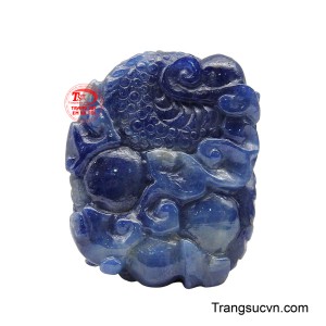 Lam Long uy dũng được chạm khắc sống động, thân rồng uốn lượn mạnh mẽ, ánh mắt rực lửa vờn quanh châu báu, thể hiện thần thái đỉnh cao. 