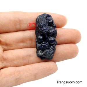 Đồng thời, nó thu hút vận may lớn và bảo vệ chủ nhân khỏi tiểu nhân, mang lại sự nghiệp rạng rỡ, đỉnh cao như ý.