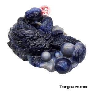 Mặt dây này được đeo để thu hút 