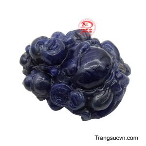 Mặt dây có thể bọc viền bằng vàng hoặc bạc cao cấp tạo nên sự giao thoa giữa năng lượng đá quý và kim loại.