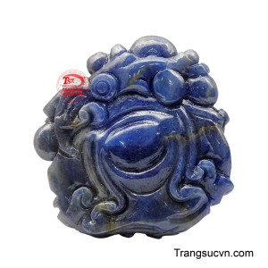 Gương mặt Ngài toát lên vẻ đẹp vừa trang nghiêm lại vừa rạng ngời.