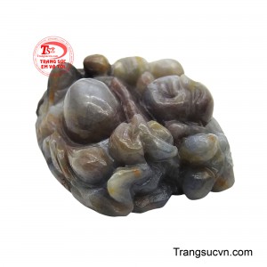 Sapphire trong trẻo hỗ trợ làm sạch năng lượng, cho cảm giác bình an từ sâu bên trong. 